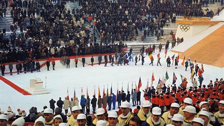 Zahájení olympijských her v Innsbrucku 1964.
