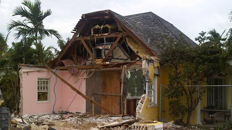 Dvě třetiny rezidence Viktora Koženého na Bahamách jsou v troskách