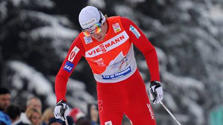 Petter Northug protíná cílovou pásku Tour de Ski na druhém míst�.