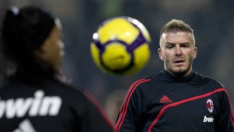V tuhle chvíli je�t� David Beckham nev�d�l, �e za pár minut jeho AC Milán porazí Juventus.
