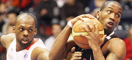 Basketbalisté Nového Jiína zstávají v ele tabulky (ilustraní foto).