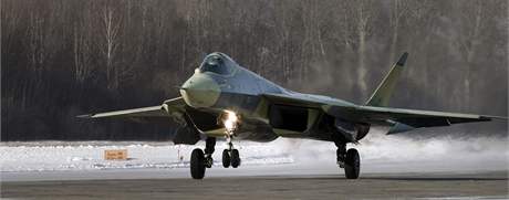 Prototyp nov rusk sthaky Suchoj T-50 na sibiskm letiti. (29. ledna 2010)