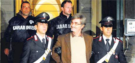 V listopadu 2009 chytila italská policie po esti letech Luigi Esposita, jednoho z 30 nejhledanjích zloinc v zemi.