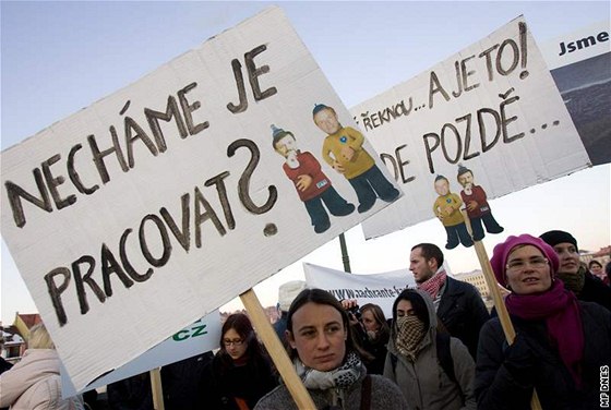 Demonstrace proti zpsobu rekonstrukce Karlova mostu. (26. ledna 2010)