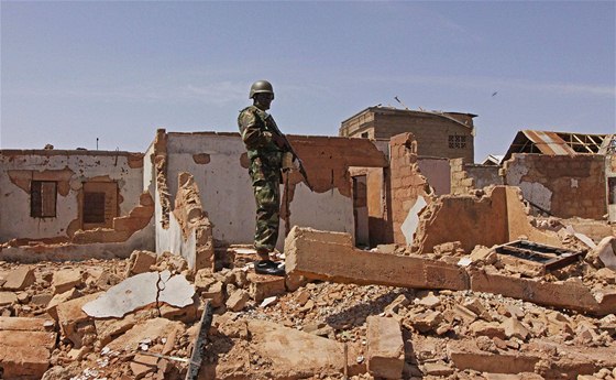 Trosky dom po násilnostech v nigerijském mst Jos. ilustraní foto.