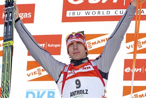 VYHRÁL. Sprint Svtového poháru biatlonist v italské Anterselv vyhrál Nmec Arnd Peiffer.