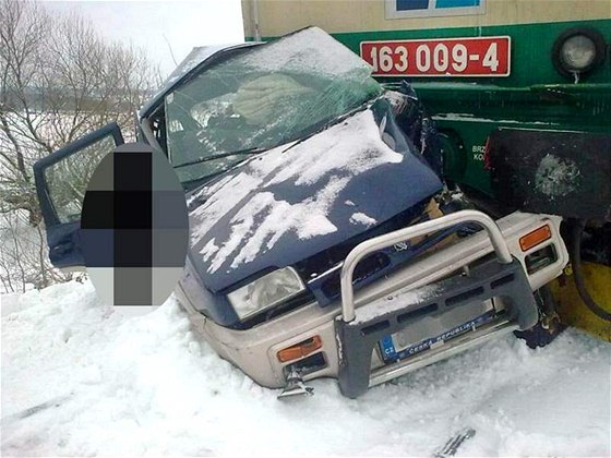 Tragická sráka osobního vozu s nákladním vlakem u Újezdu u Chocn. (28. ledna 2010)