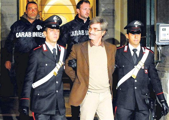 V listopadu 2009 chytila italská policie po šesti letech Luigi Esposita, jednoho z 30 nejhledanějších zločinců v zemi.