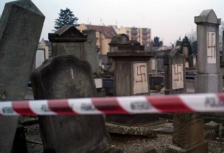 idovsk nhrobky ve trasburku pomalovan hkovmi ki