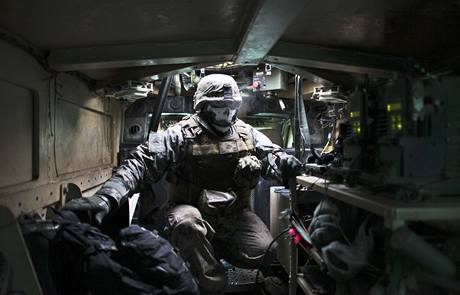 Americk vojk v obrnnm voze na severovchod Afghnistnu