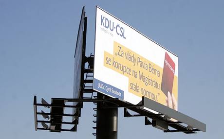 Cyril Svoboda zaplatil vrobu billboard, kter kritizuj primtora Bma a vyzvaj ho k odstoupen (26. ledna 2010)