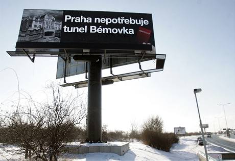 Cyril Svoboda zaplatil vrobu billboard, kter kritizuj primtora Bma a vyzvaj ho k odstoupen (26. ledna 2010)