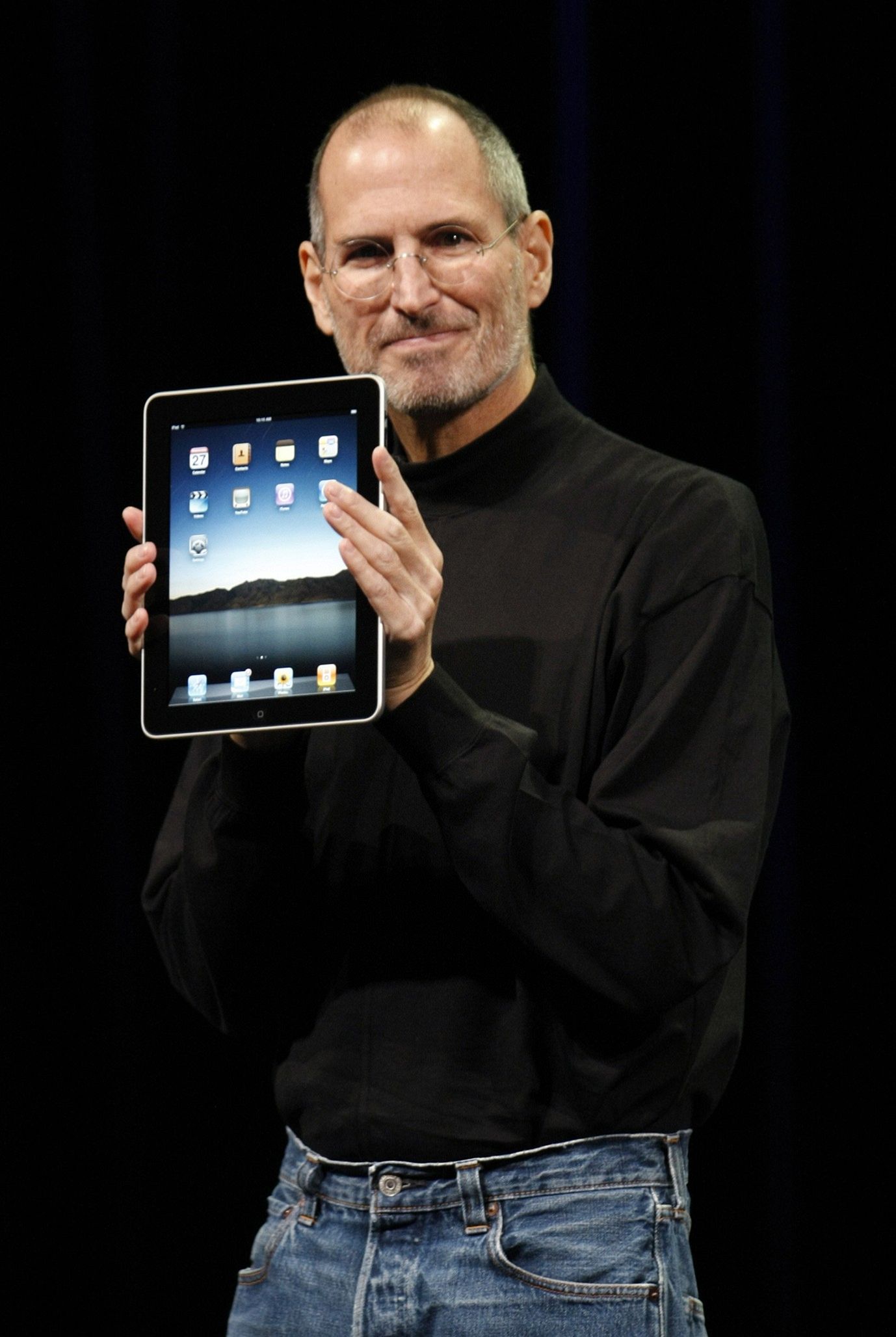 Tehdejší šéf Applu Steve Jobs během představování tabletu iPad