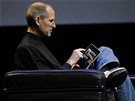 éf Applu Steve Jobs pedstavuje nový tablet.