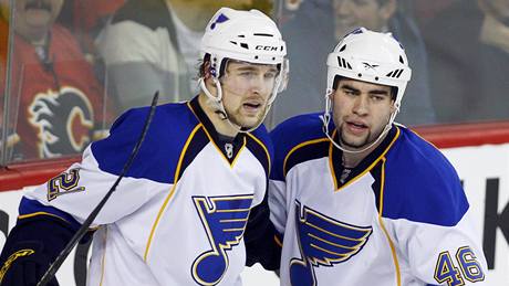 Patrik Berglund a Roman Polák (vpravo)