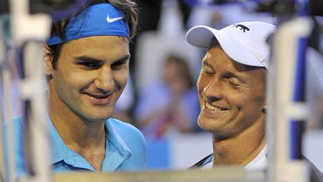 Roger Federer (vlevo), Nikolaj Davydnko