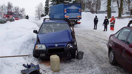 Srá�ka osobního auta a dodávky �eské po�ty v Ol�í