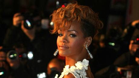 Rihanna v Cannes na pedávání NRJ Music Awards