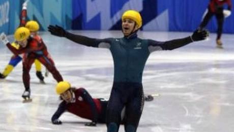 Steven Bradbury vítzí na zimních olympijských hrách v Salt Lake City