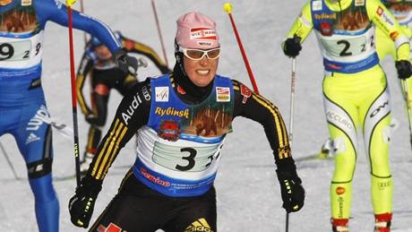 Evi Stehle Sachenbacherová v závod SP ve sprintu dvojic v ruském Rybinsku