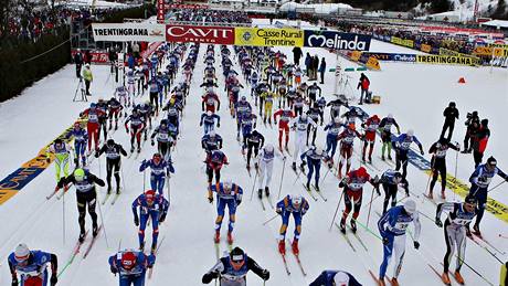 Na startu lyžařského maratonu Marcialonga se sešlo šest tisíc běžců