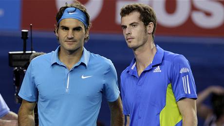 Roger Federer (vlevo), Andy Murray ped finle Australian Open 2010