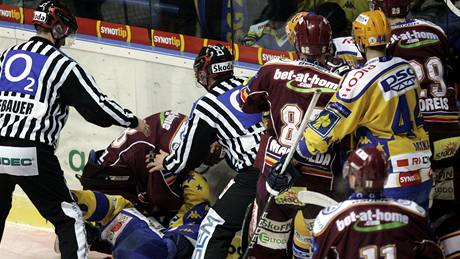 Zlín - Sparta: rva�ka Romana Vlacha a Zby�ka Hrdela