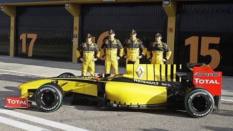 Tým F1 Renault 2010 (zleva): d´Ambrosio, Kubica, Petrov,  Ho-Pin Tung