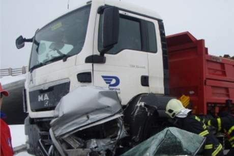 Tragick dopravn nehoda na dlnici u Hladkch ivotic