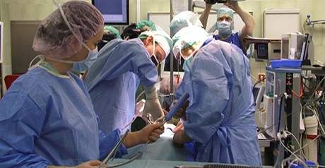Chirurgové v olomoucké nemocnici zachránili malého chlapce sérií nároných operací. Ilustraní foto