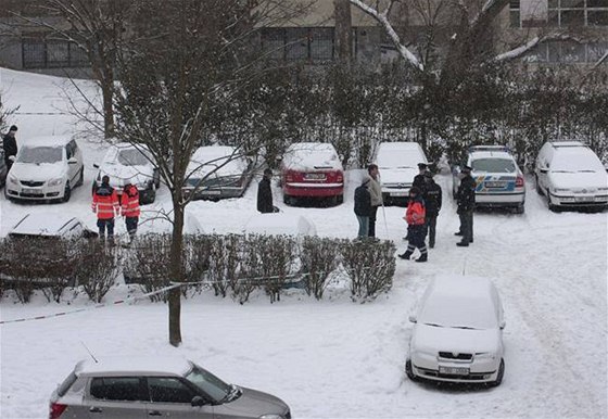 Tlo mrtvého  mue za volantem nali lidé na Klatovské ulici