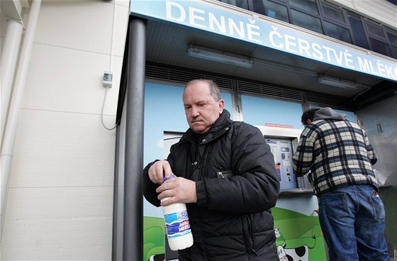 V nákupním centru Olympie u Brna byl zprovoznn automat na mléko