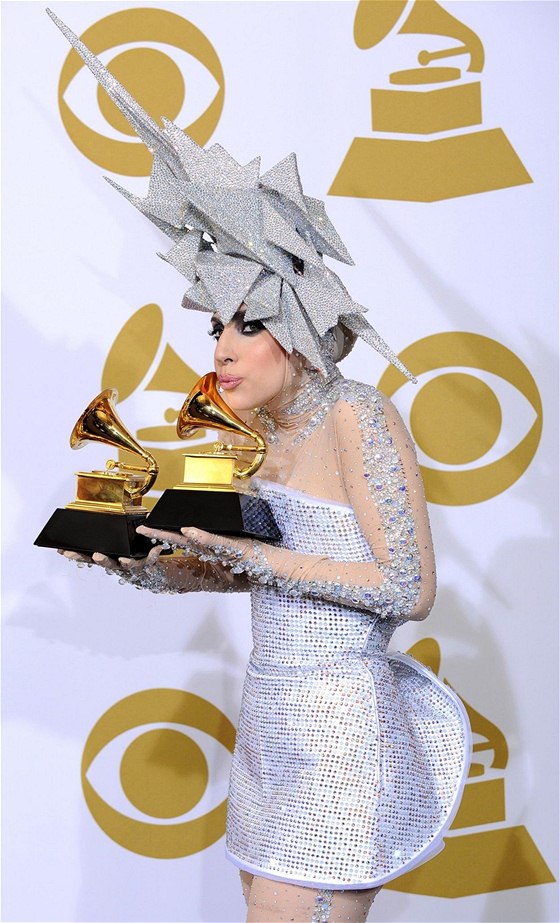 Lady Gaga si z letoních cen Grammy odnesla dva gramofonky.