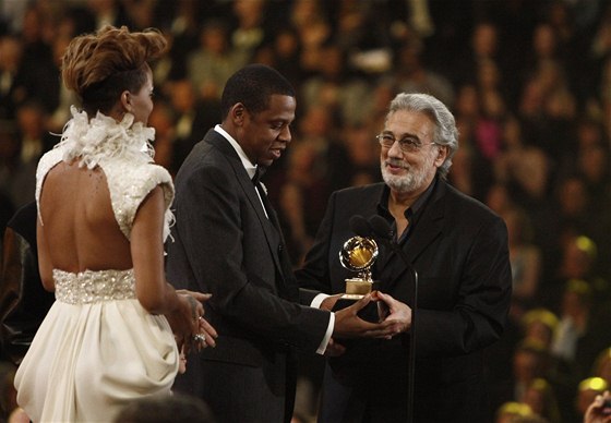 Plácido Domingo pedal jednu z cen Grammy. Na pódiu potil rapera Jay-Z a...