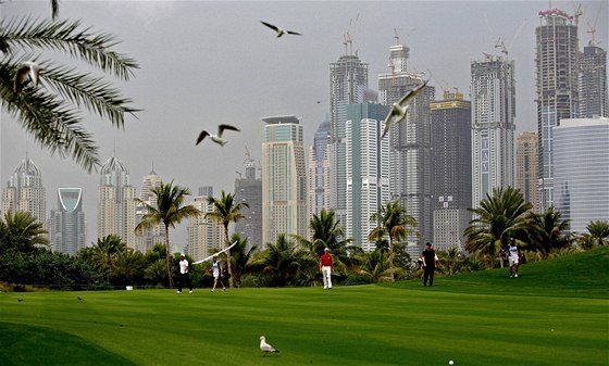 V ele Dubai Desert Classic je stále nabito - o první místo se ped finálovým kolem dlí tveice golfist