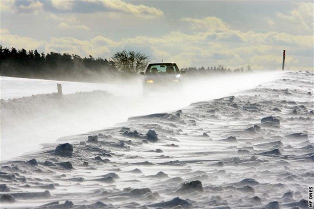 Meteorologové varují před silným větrem. Hrozí i sněhové jazyky a na horách závěje