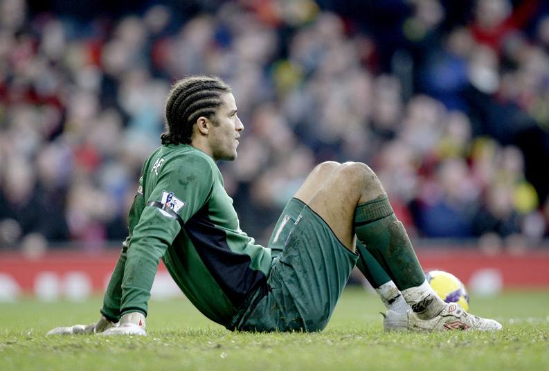 Zku�ený branká� David James hledí do dálky a jakoby si �íká: Jak to s námi v budoucnu bude?