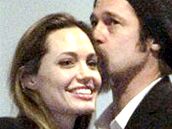 Brad Pitt s Angelinou Jolie na finále Super Bowlu.