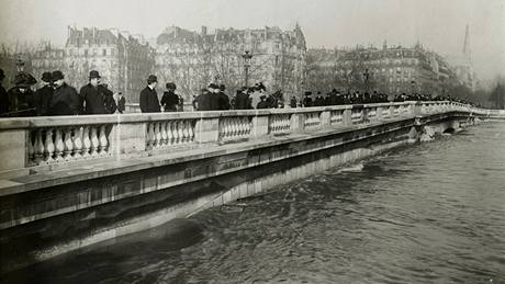 Le pont de l'Alma, snímek z 30. ledna 1910