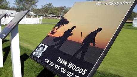 Pamtn deska k vtzstvm Tigera Woodse na turnaji v Torrey Pines.