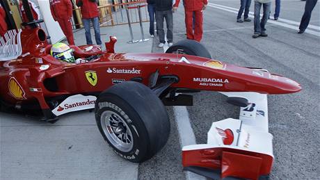 Massa, Ferrari a testy ve Valencii