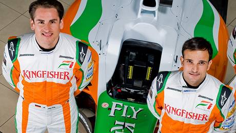 Nový monopost Force India VJM03 a jeho piloti: Adrian Sutil (vlevo) a Vitantonio Liuzzi (vpravo)
