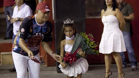 Královnou samby na karnevalu v Rio de Janeiru se má stát sedmiletá Julia Lira