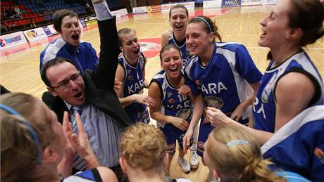 Basketbalistky Trutnova slaví výhru ve Stedoevropské lize