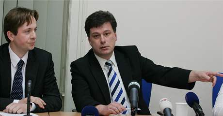 Mimodn TK Jihomoravsk ODS kvli korupn kauze Kvapil-Novotn. Na snmku Pavel Blaek (vpravo) a (vlevo) Robert Kotzian.