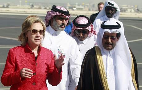 Americká éfka diplomacie na katarském letiti (14. února 2010)