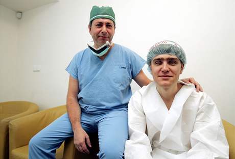 Profesor Martin Filipec a pacient Martin Valenta, Praha, březen 2007 
