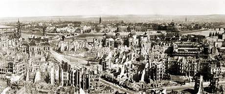 Msto na kolenou. Takto vypadaly Dráany v roce 1945 po bombardování. V sobotu uplyne 65 let od zaátku spojeneckých nálet.