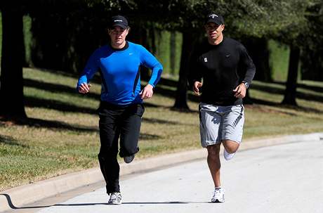 Zatímco v pátek má Tiger Woods pedstoupit s prohláením, poblí svého domu na Florid se vnuje tréninku fyzické kondice.