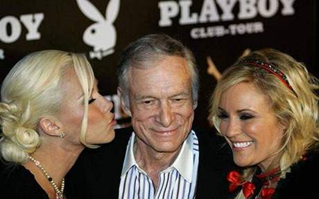Majitel Playboye Hugh Hefner s pítelkynmi 